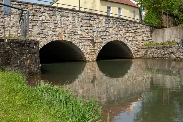 spiegelnde Brücke Kreuzbergstraße