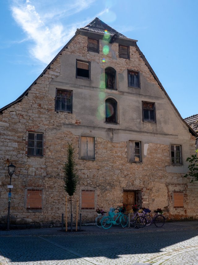 Straßenansicht des "Goldenen Ankers" vom Marktplatz aus