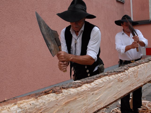 Handwerk - Zimmerer 2 Menschen mit Werkzeug