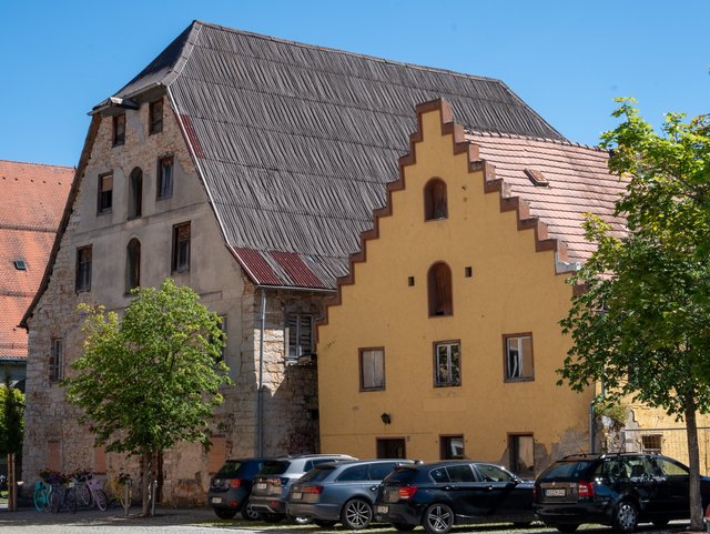 Straßenansicht des sogenannten "Goldenen Ankers" und des Stufengiebelhauses