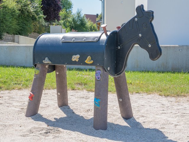 Spielpferd am Spielplatz Bergheimer Straße