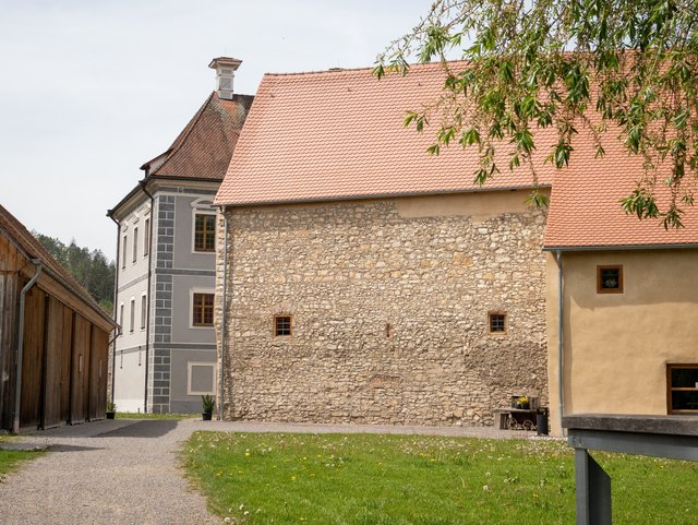 Blick vom Schloss-Steg zum Hammerschloss